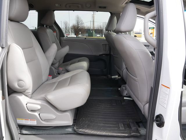 Used 2017 Toyota Sienna XLE image 21