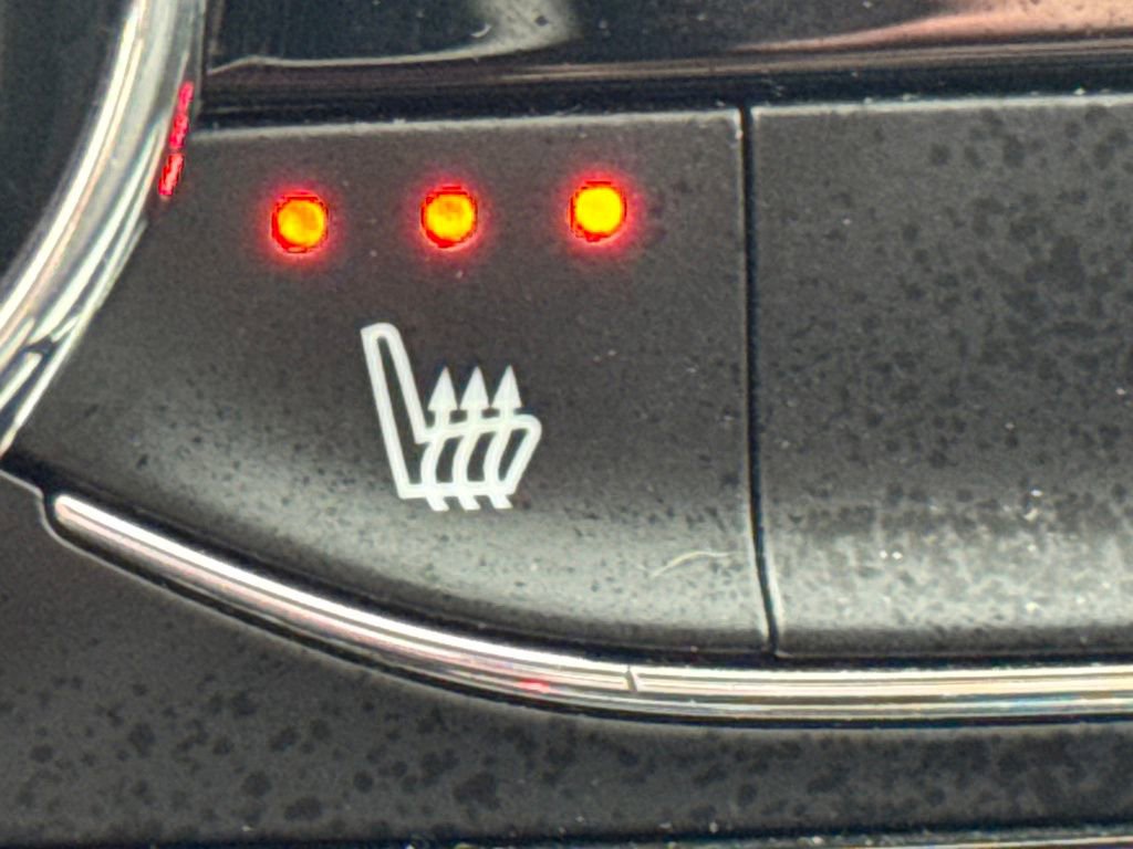 Used 2024 Chevrolet Trax LT w/ Sunroof Package image 45