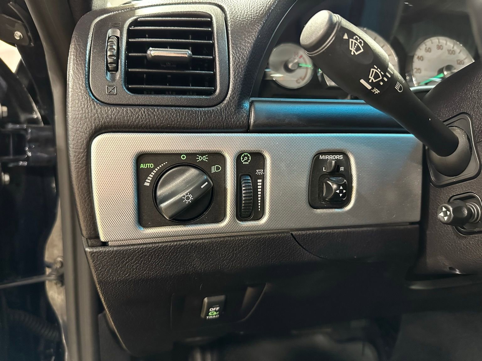 Used 2005 Ford Thunderbird image 21