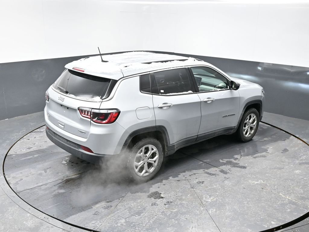 Used 2024 Jeep Compass Latitude image 14