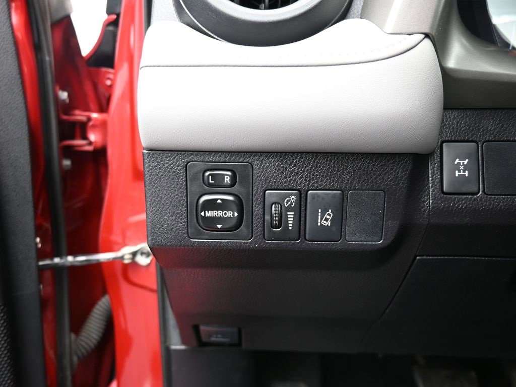 Used 2017 Toyota RAV4 XLE w/ Premium Extra Value Package image 32