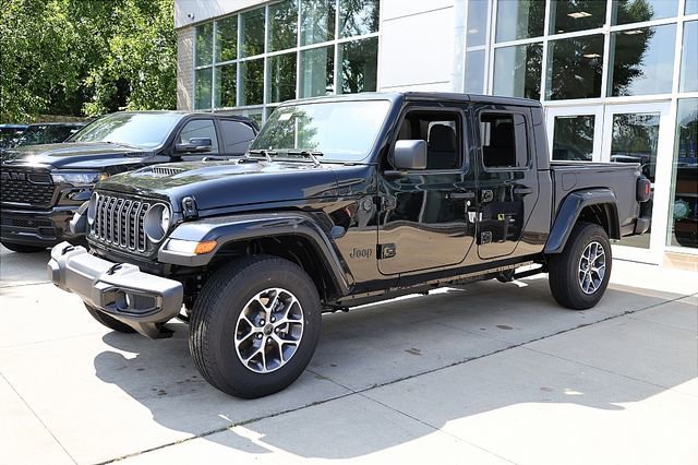 New 2025 Jeep Gladiator Sport image 3