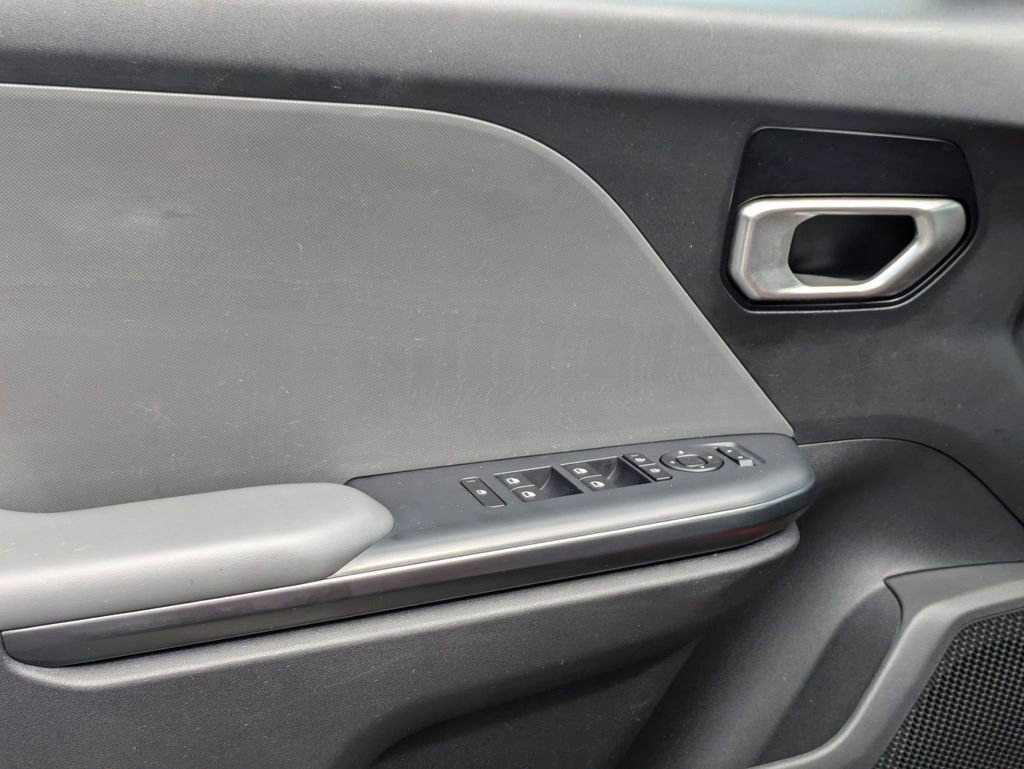 Used 2025 Kia K4 LXS image 11