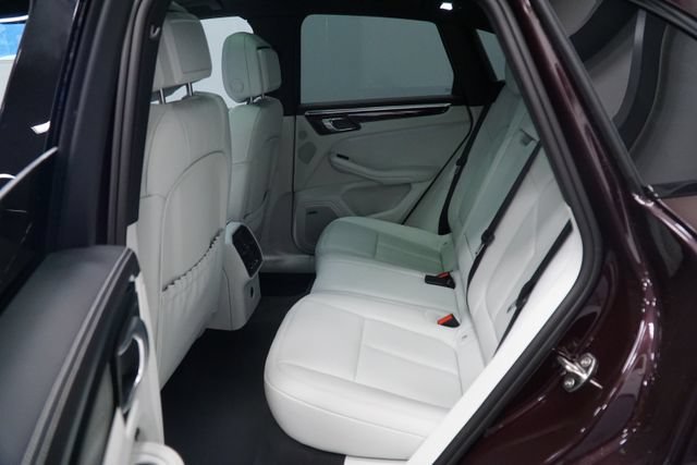 Certified 2026 Porsche Macan Turbo AWD/4WD image 24