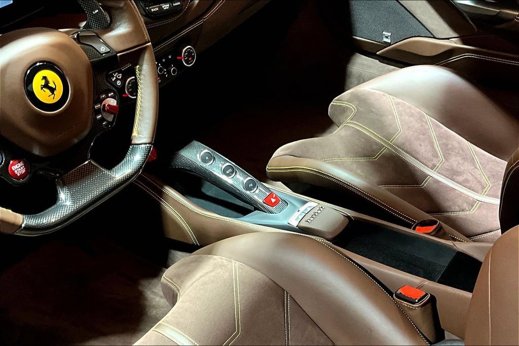 Used 2018 Ferrari 488 GTB RWD image 16