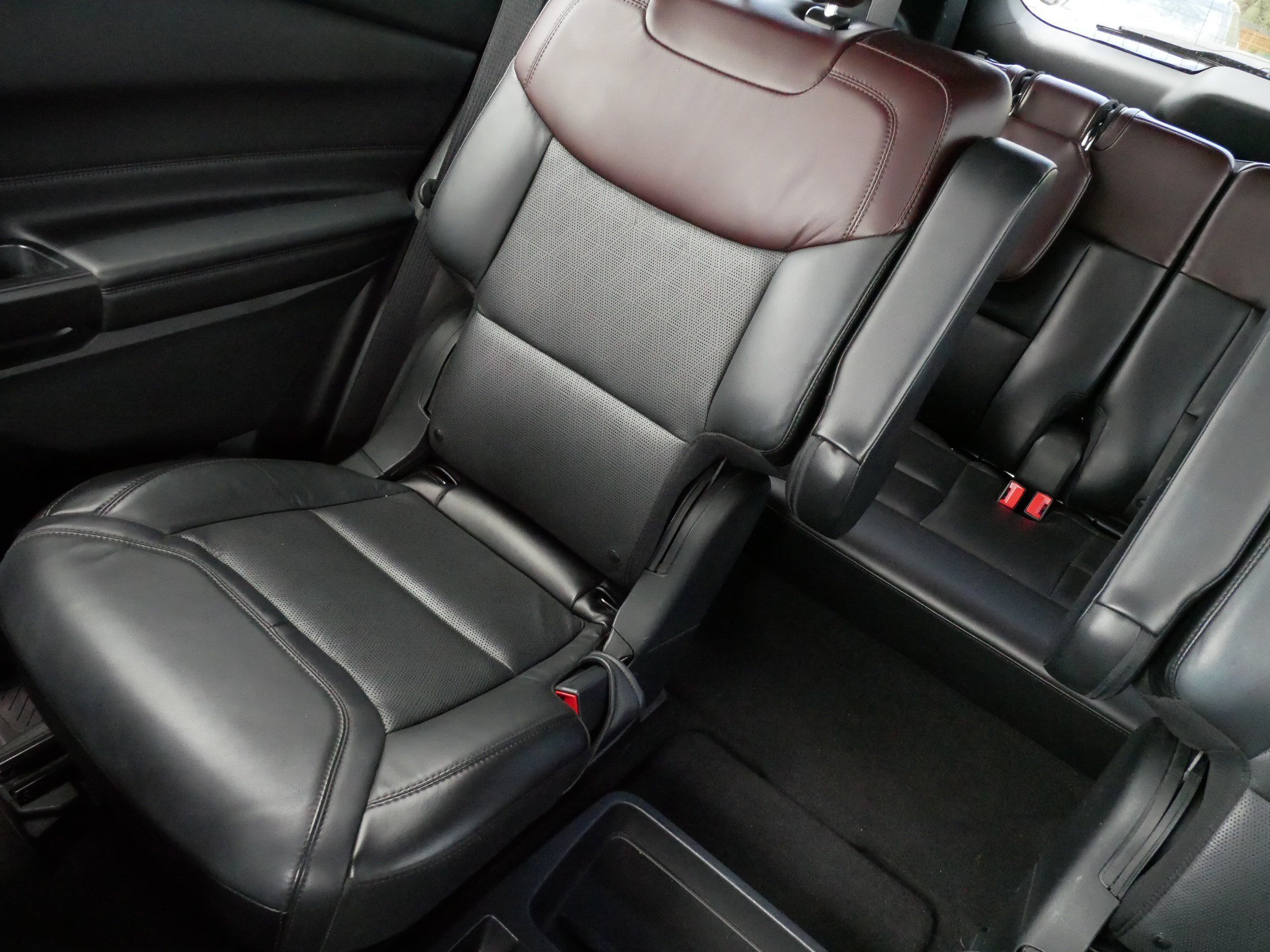 Used 2020 Ford Explorer Platinum w/ Premium Technology Package AWD/4WD image 12