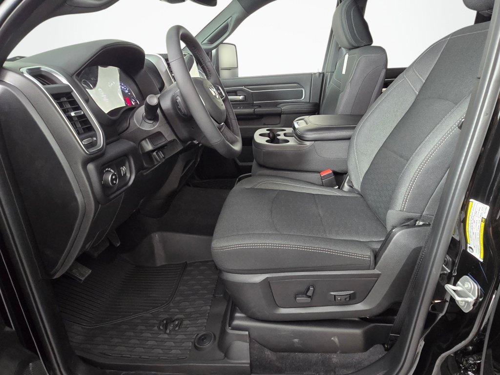New 2026 RAM 3500 Big Horn AWD/4WD image 16