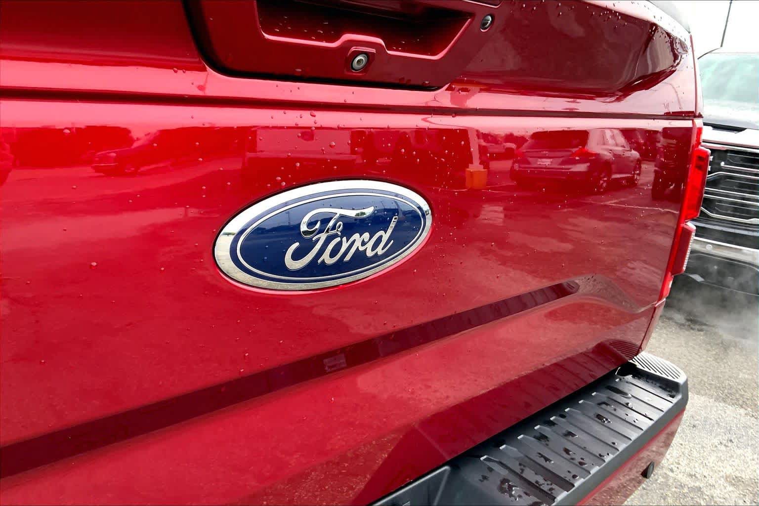Used 2017 Ford F150 Lariat w/ Equipment Group 502A Luxury AWD/4WD image 28