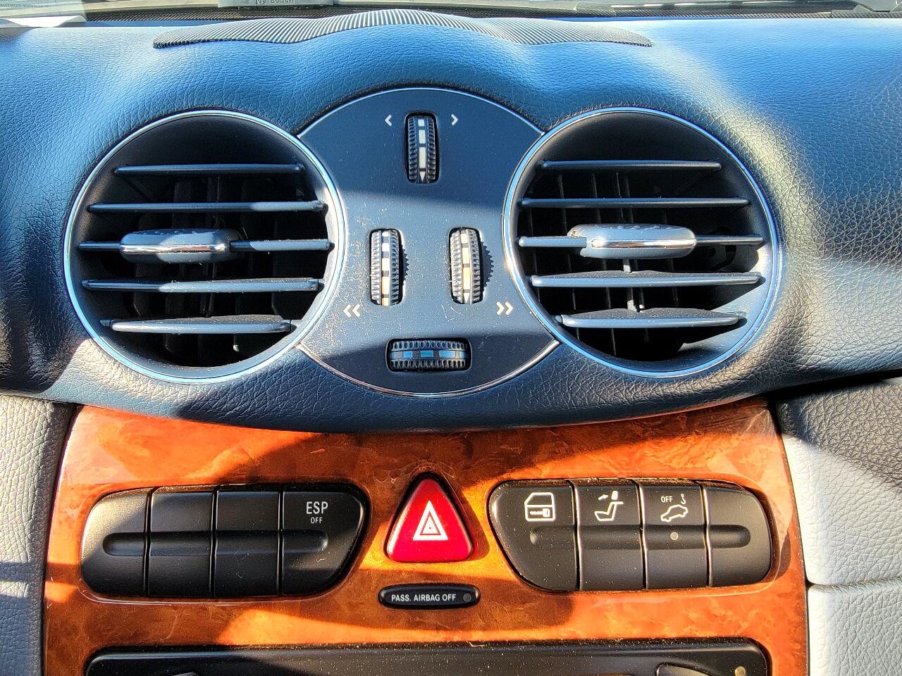 Used 2004 Mercedes-Benz CLK 500 Cabriolet image 32