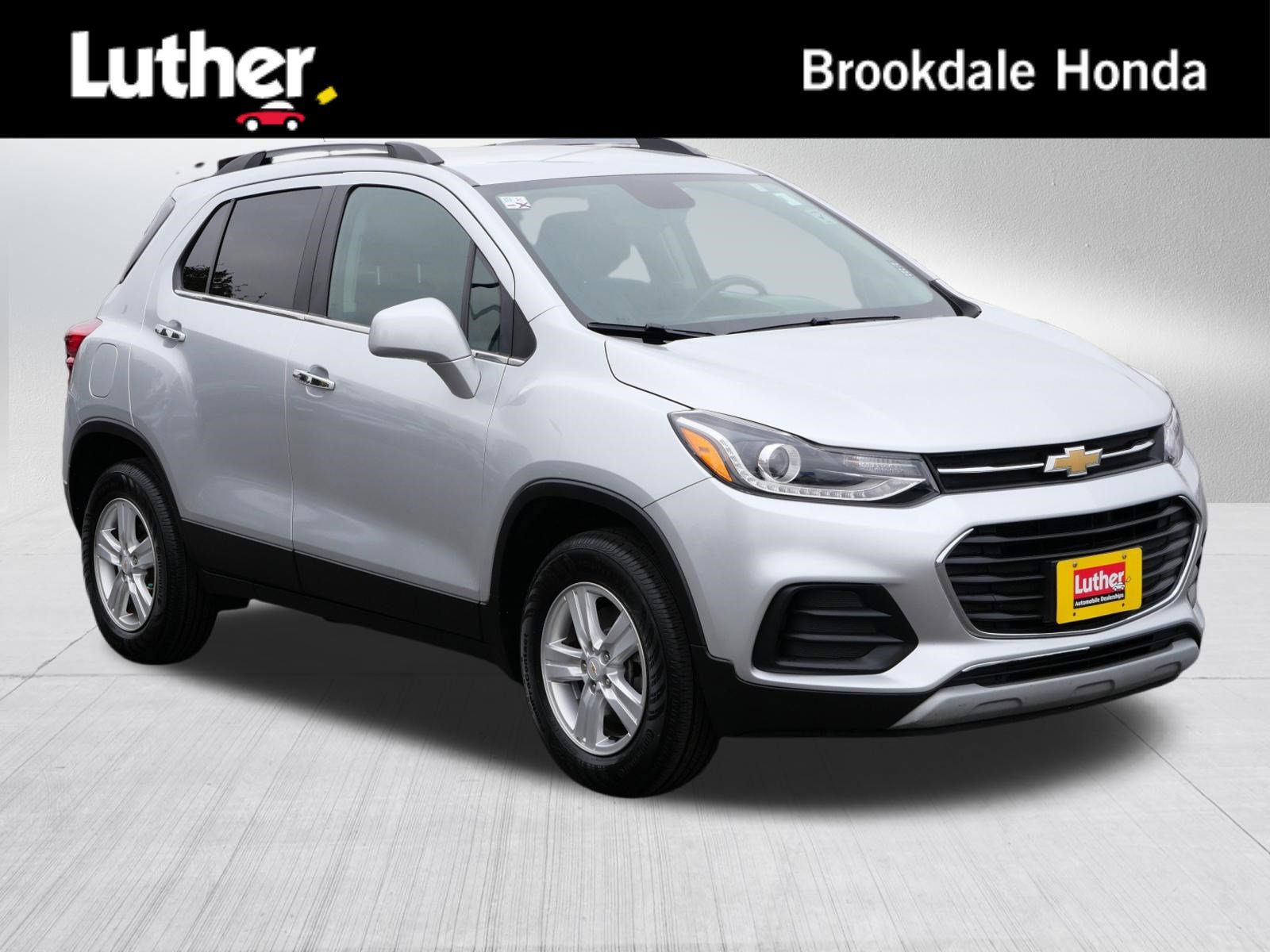 Used 2017 Chevrolet Trax LT w/ LT Convenience Package AWD/4WD image 1