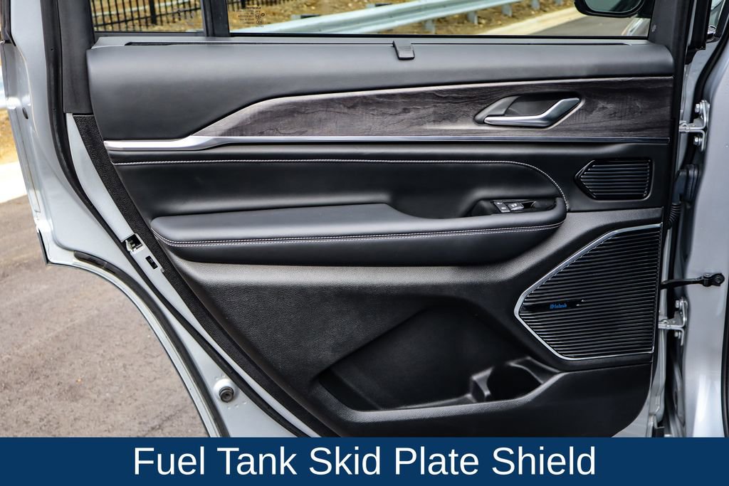 Used 2022 Jeep Grand Cherokee L Overland w/ Advanced Protech Group III image 38