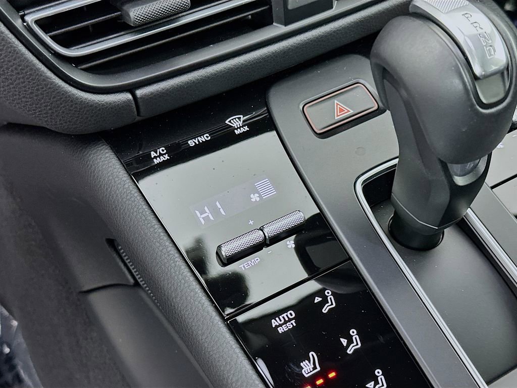 Used 2025 Porsche Macan image 18