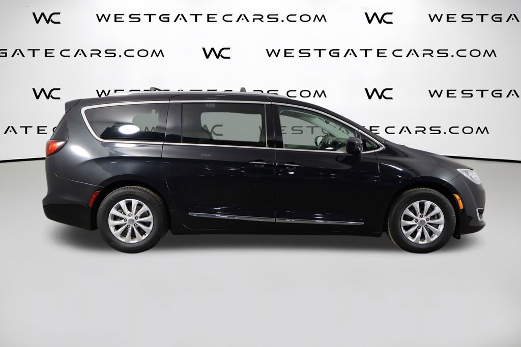 Used 2018 Chrysler Pacifica Touring-L image 47