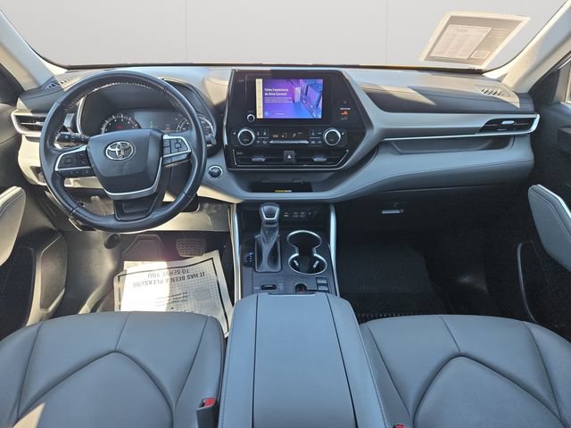 Used 2023 Toyota Highlander XLE FWD image 16