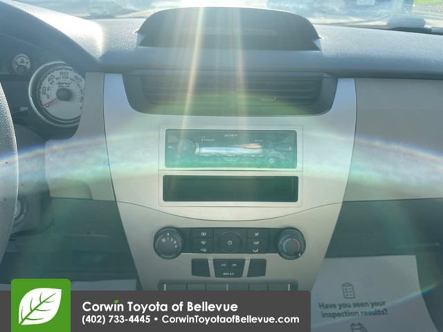 Used 2010 Ford Focus SE FWD image 12