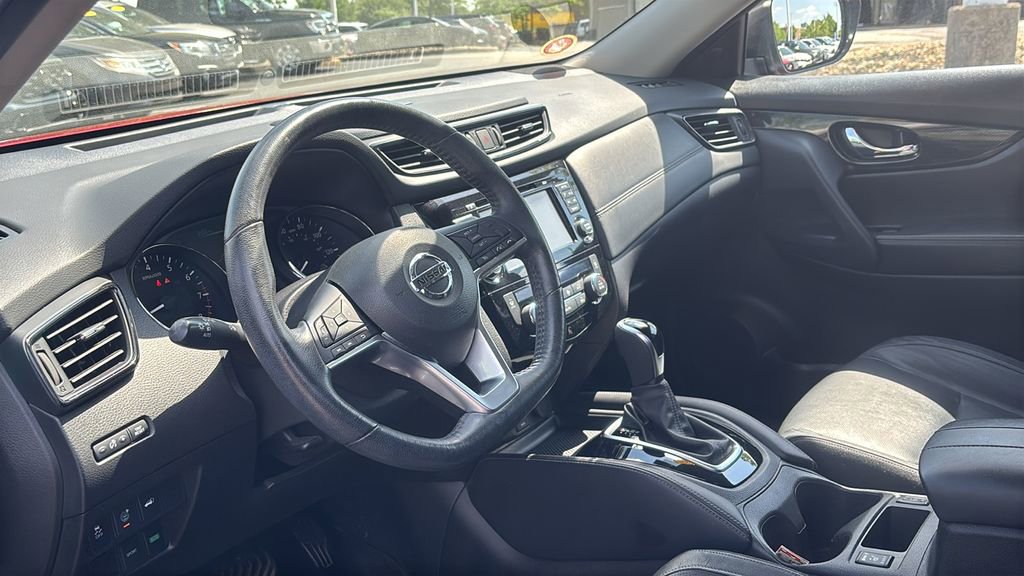 Used 2017 Nissan Rogue SL FWD image 26