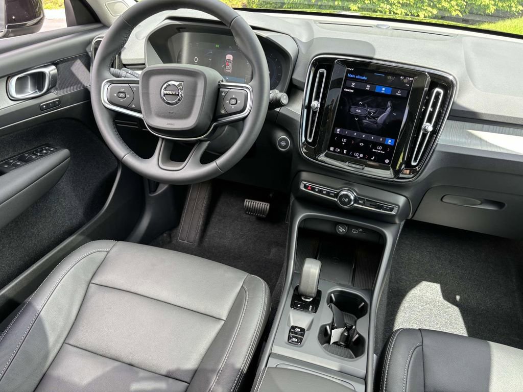 New 2025 Volvo XC40 B5 Core w/ Protection Package Premier image 30