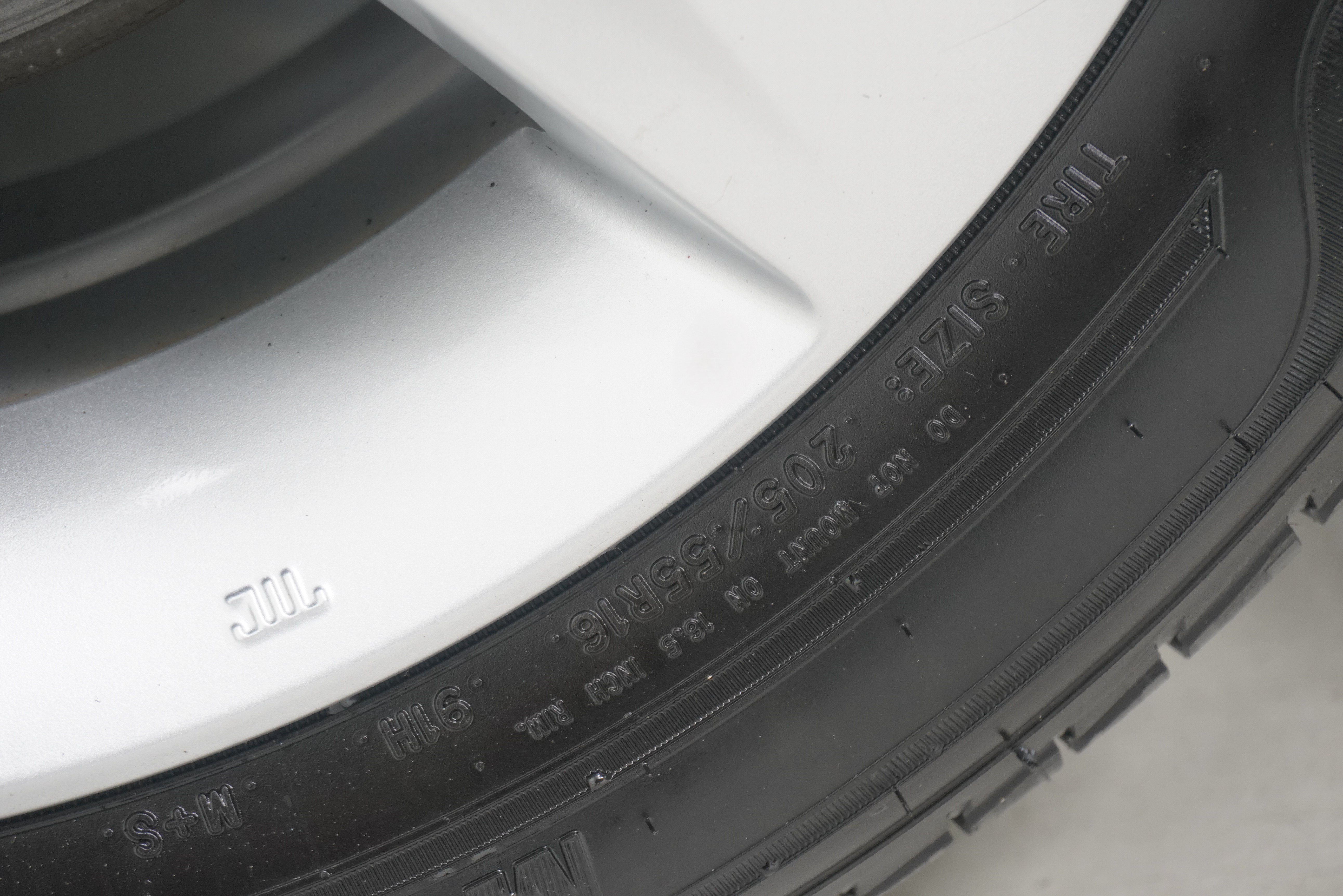 Used 2013 Hyundai Elantra GLS w/ Preferred Pkg FWD image 25
