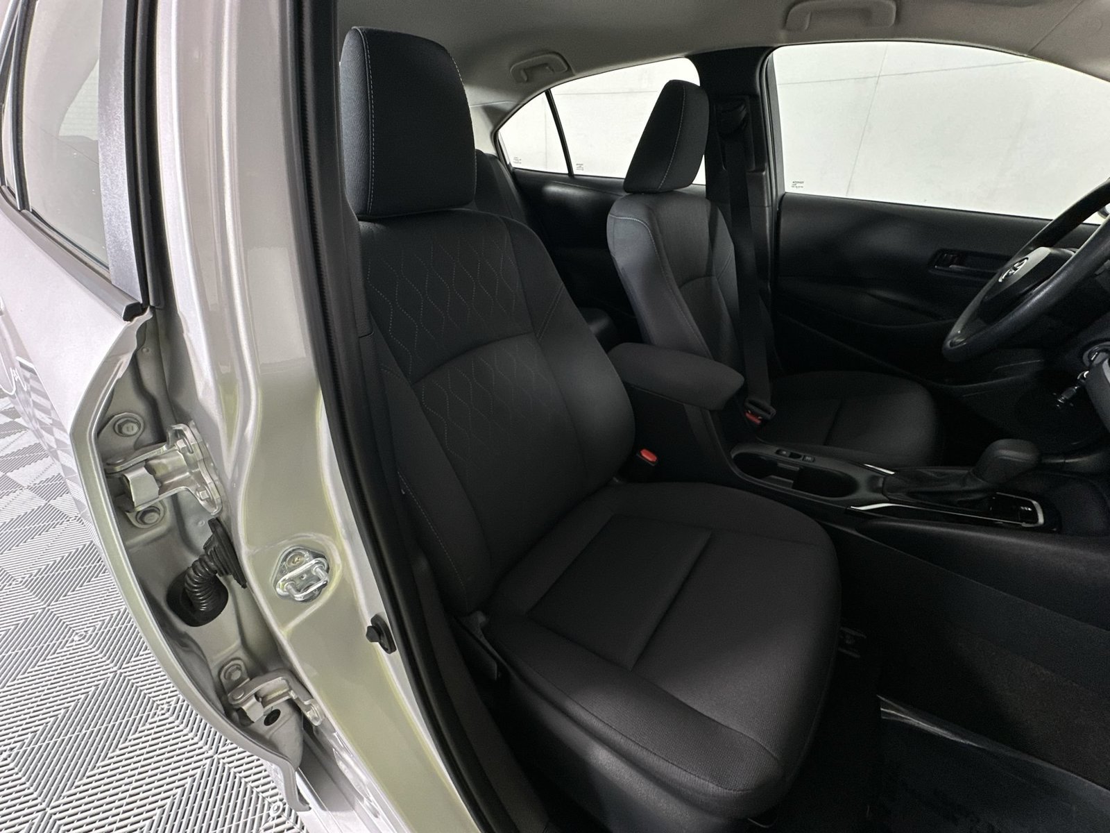 Used 2025 Toyota Corolla LE FWD image 25