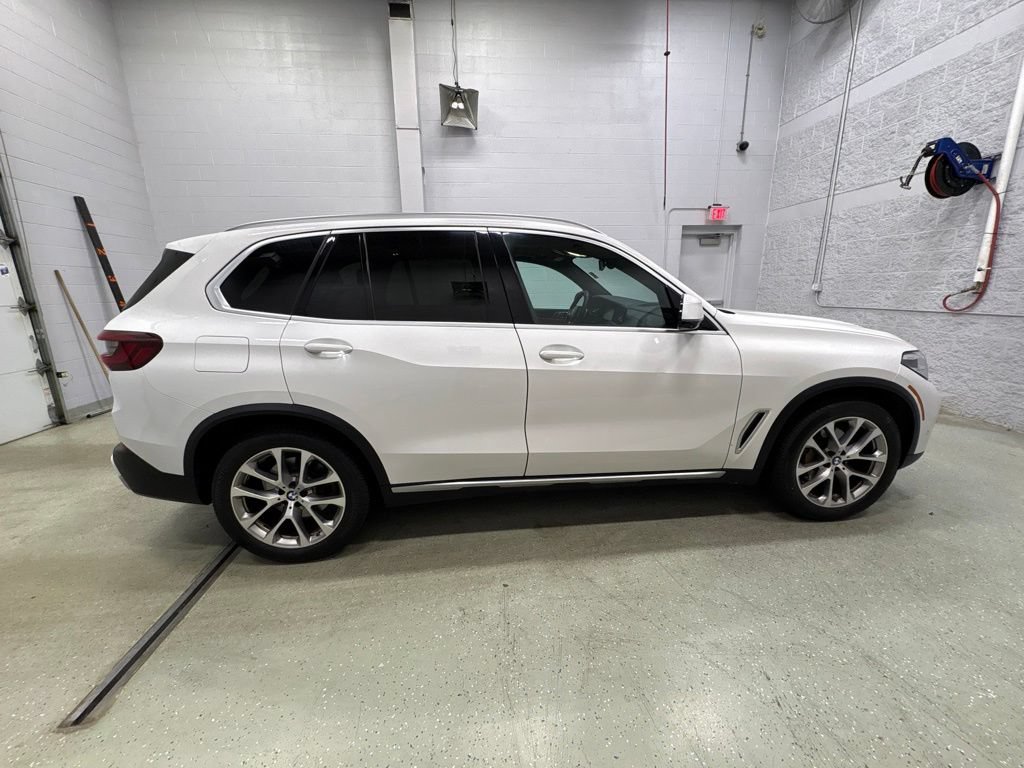 Used 2022 BMW X5 xDrive40i w/ Climate Comfort Package AWD/4WD image 3