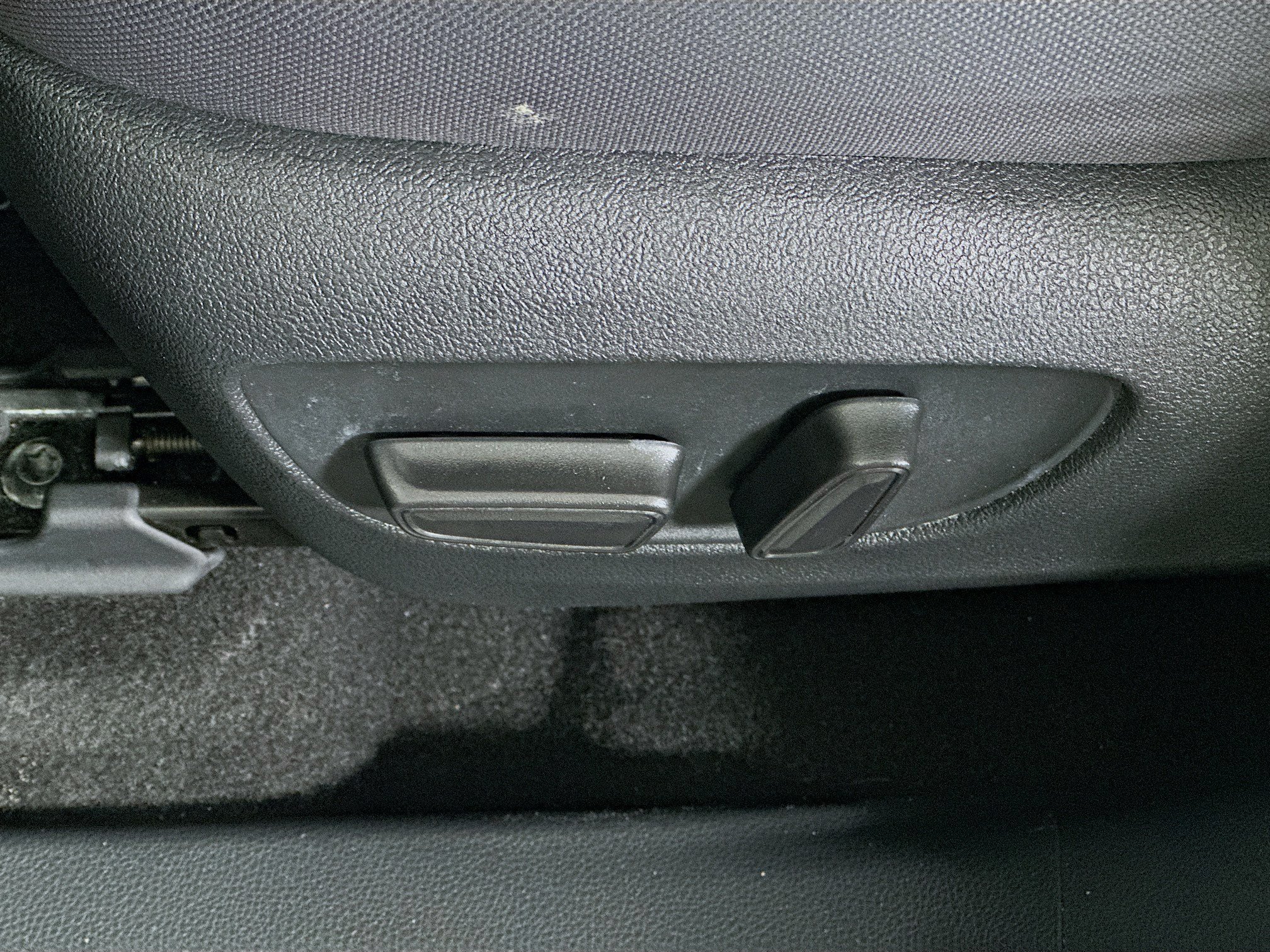 Used 2023 Toyota Highlander L FWD image 13