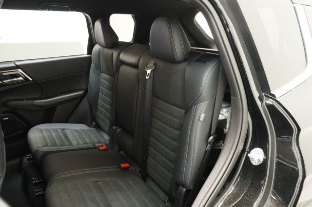 New 2026 Mitsubishi Outlander LE FWD image 24