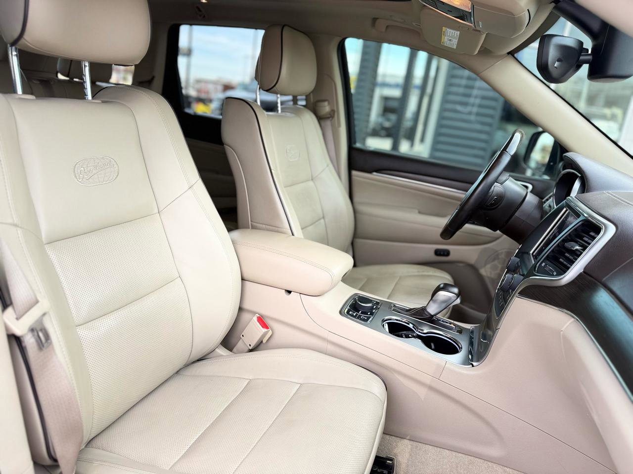 Used 2018 Jeep Grand Cherokee Overland AWD/4WD image 15
