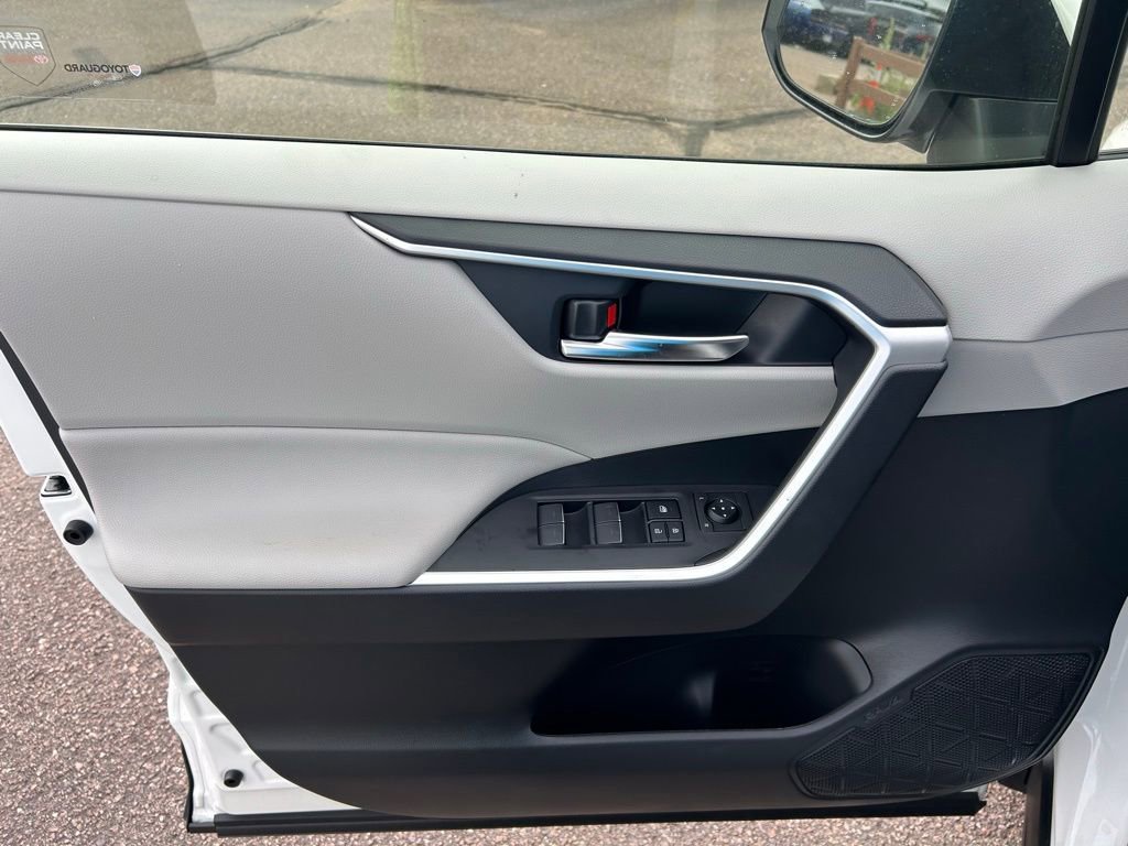 Used 2025 Toyota RAV4 XLE image 33
