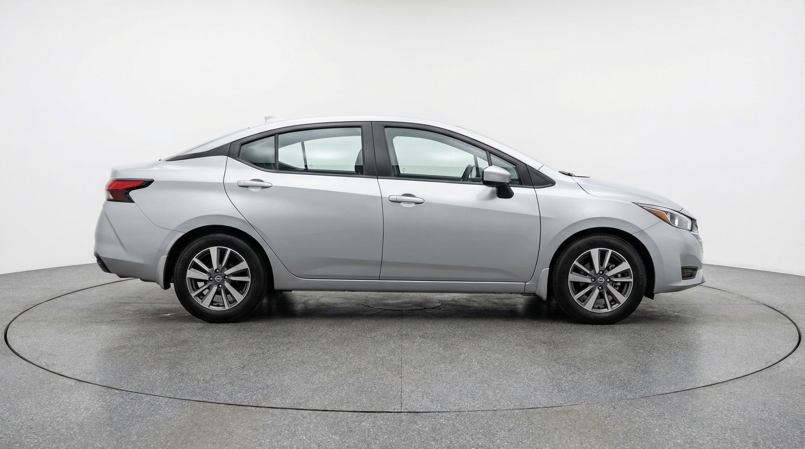 Used 2025 Nissan Versa SV FWD image 11