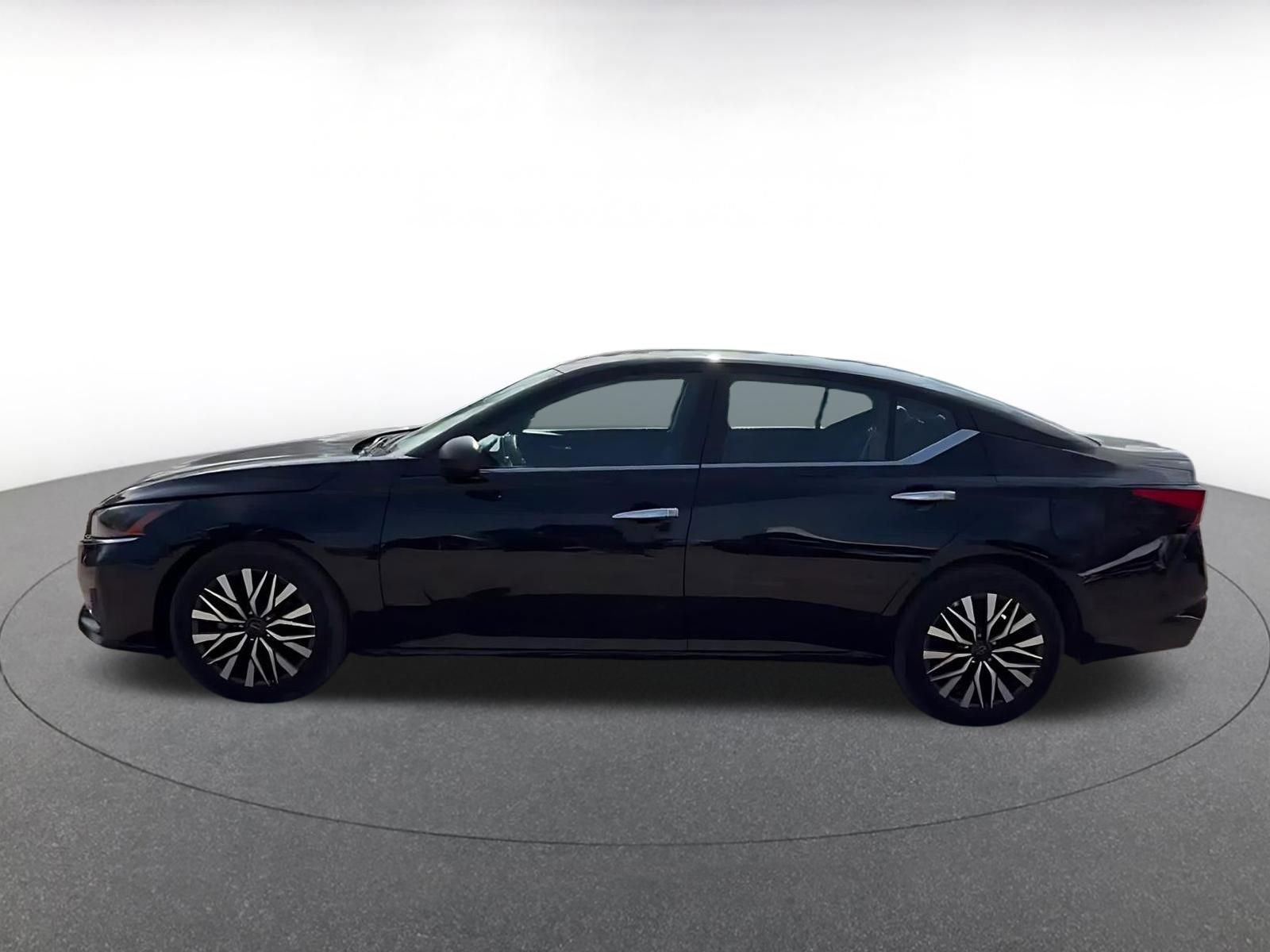 Used 2025 Nissan Altima 2.5 SV FWD image 9