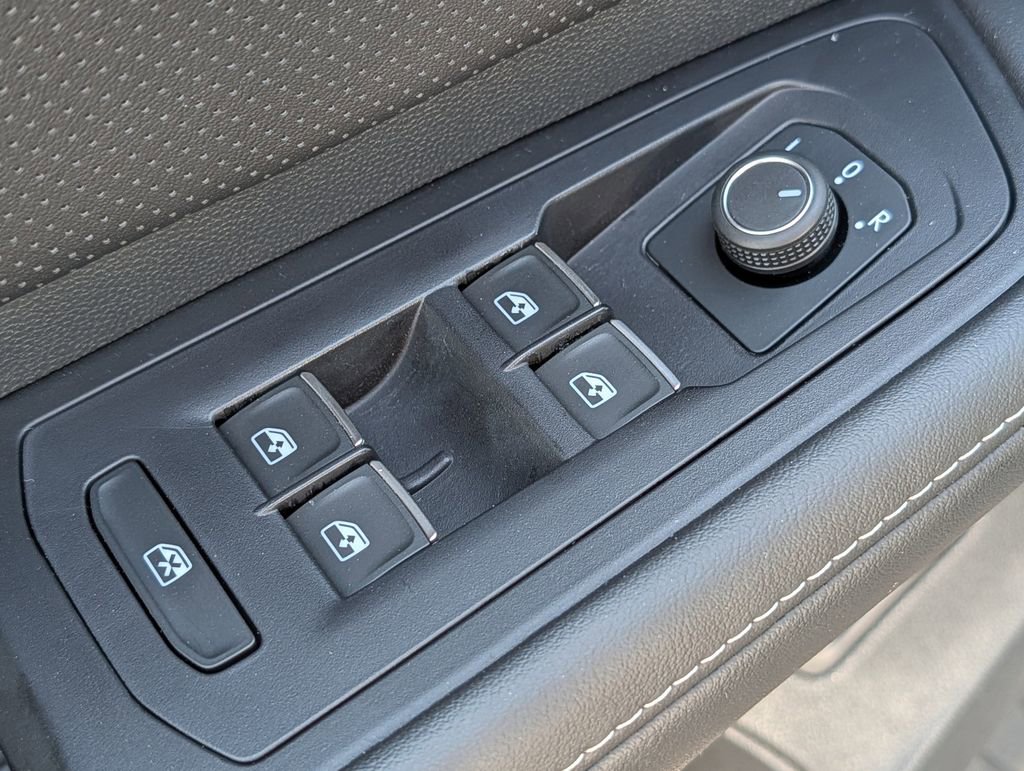 Used 2025 Volkswagen Atlas SE AWD/4WD image 34