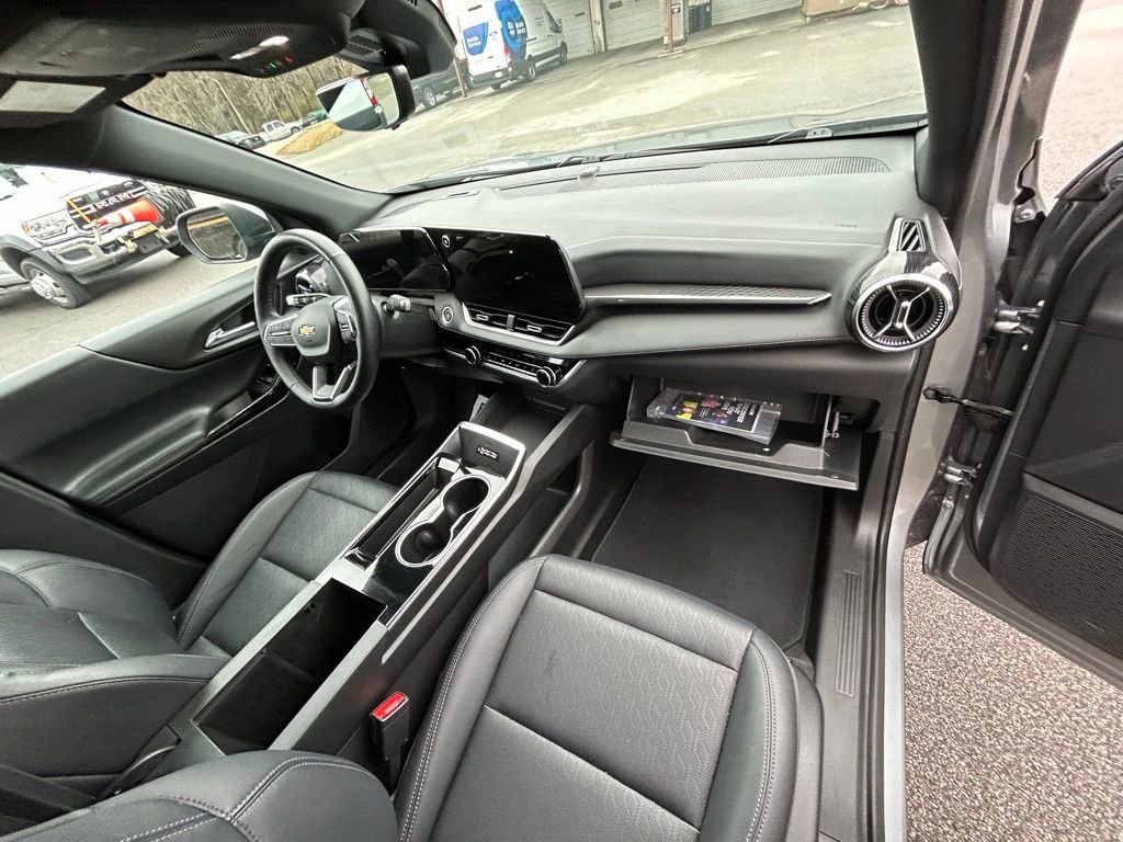 Used 2025 Chevrolet Equinox LT w/ Convenience Package II image 26