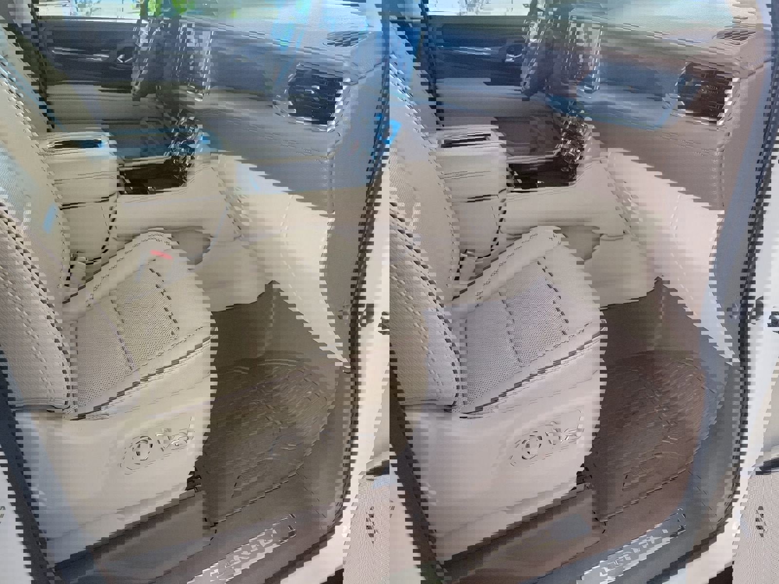 Certified 2021 GMC Yukon Denali w/ Denali Premium Package RWD image 14