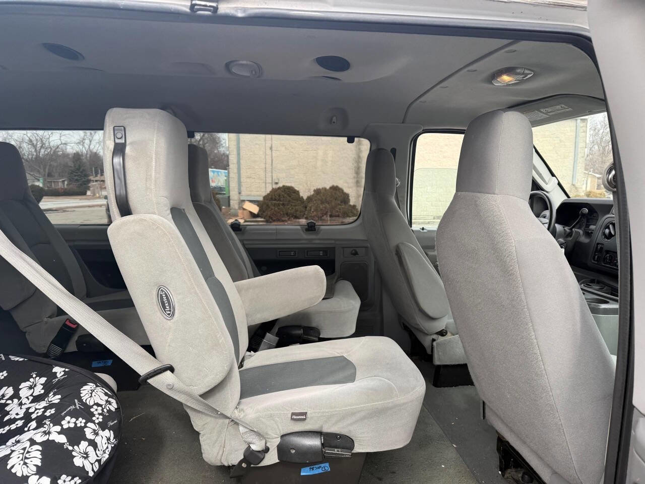 Used 2010 Ford E-150 and Econoline 150 Wagon image 8