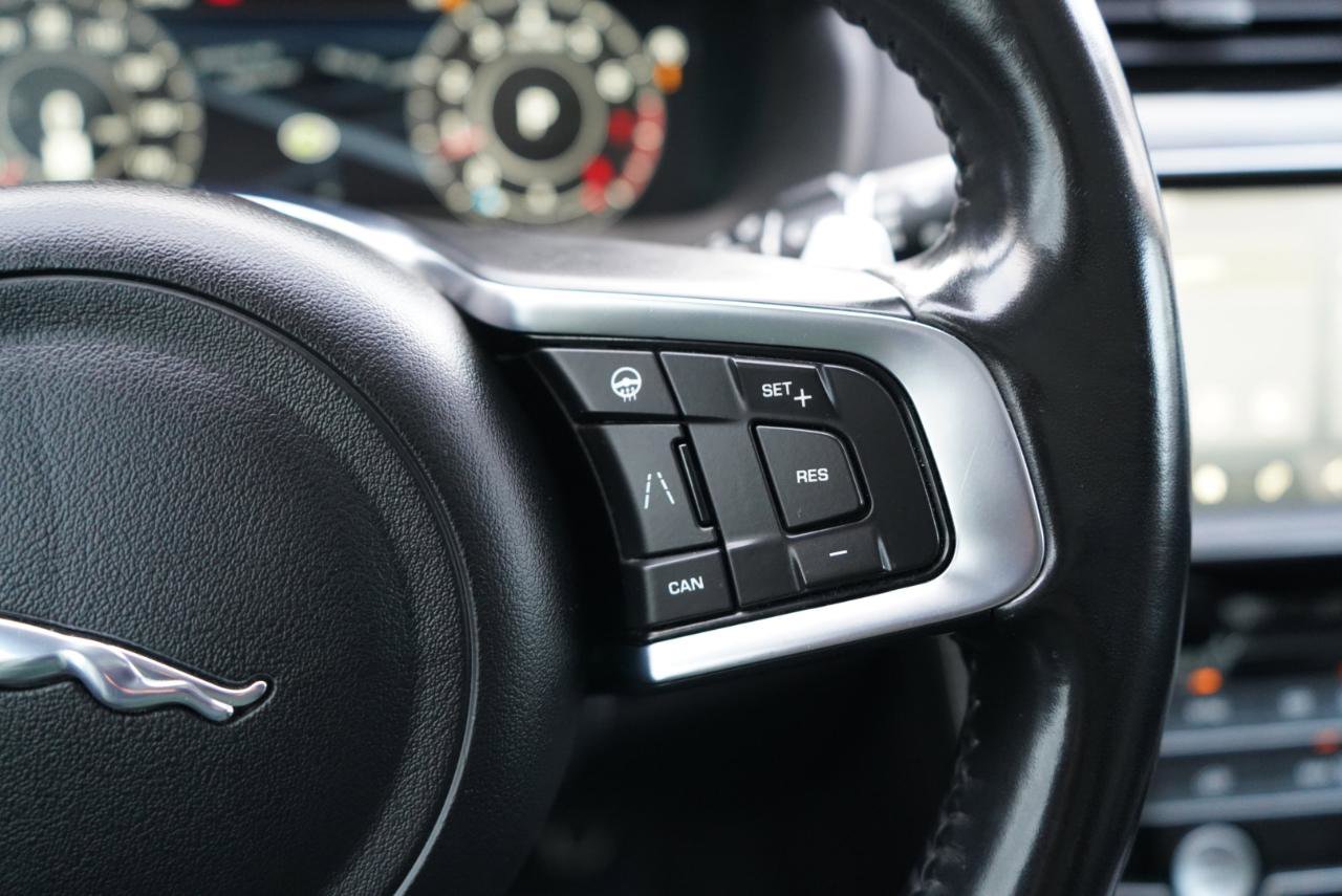 Used 2020 Jaguar F-PACE R-Sport image 37