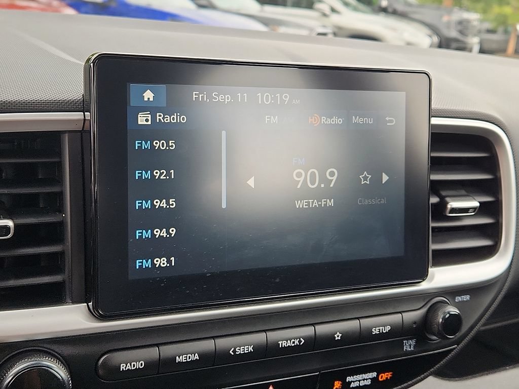 Used 2025 Hyundai Venue SEL FWD image 17