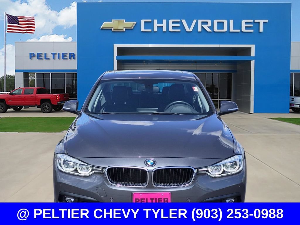 Used 2018 BMW 320i xDrive Sedan AWD/4WD image 2