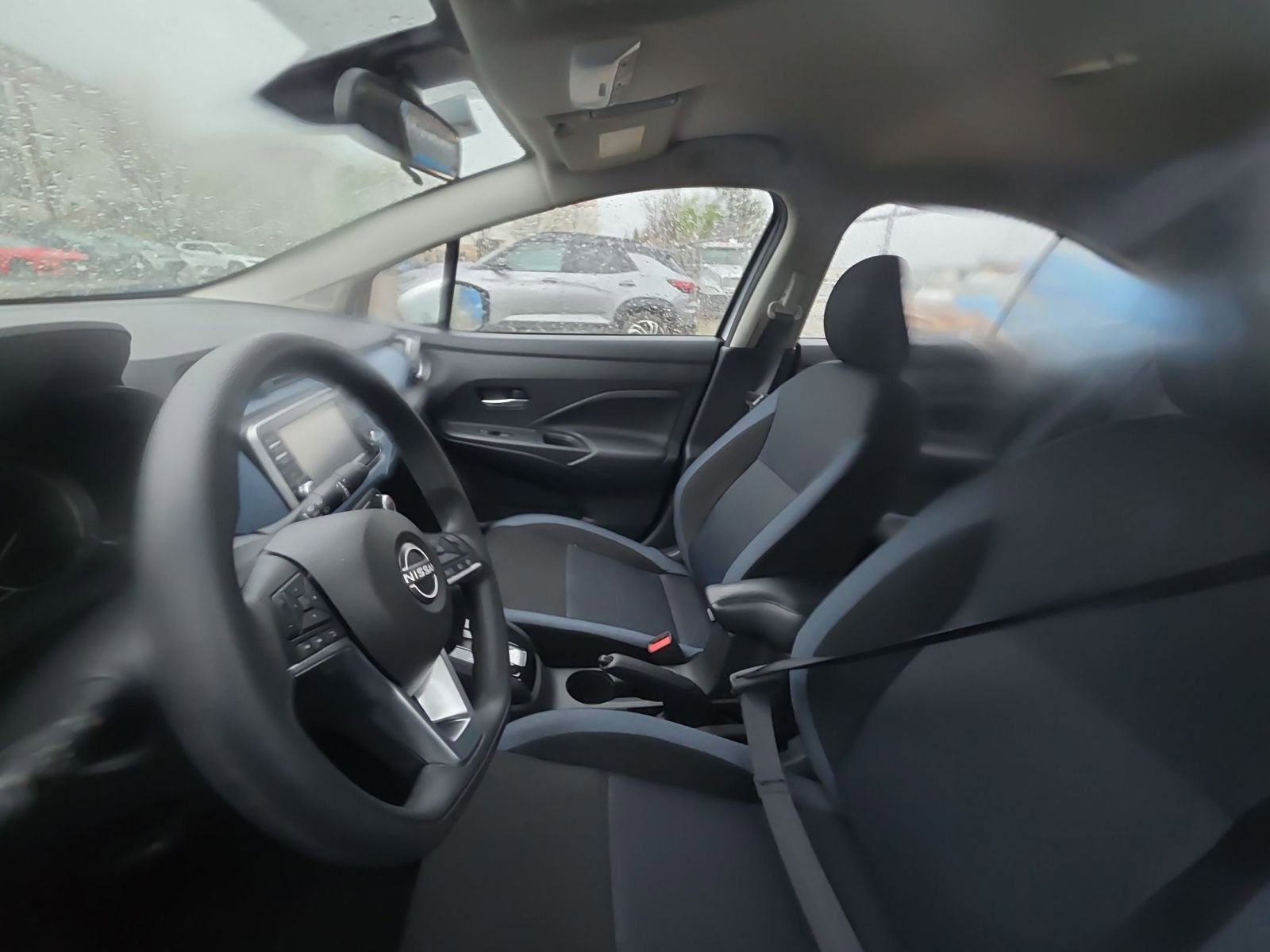 Used 2025 Nissan Versa SV image 7