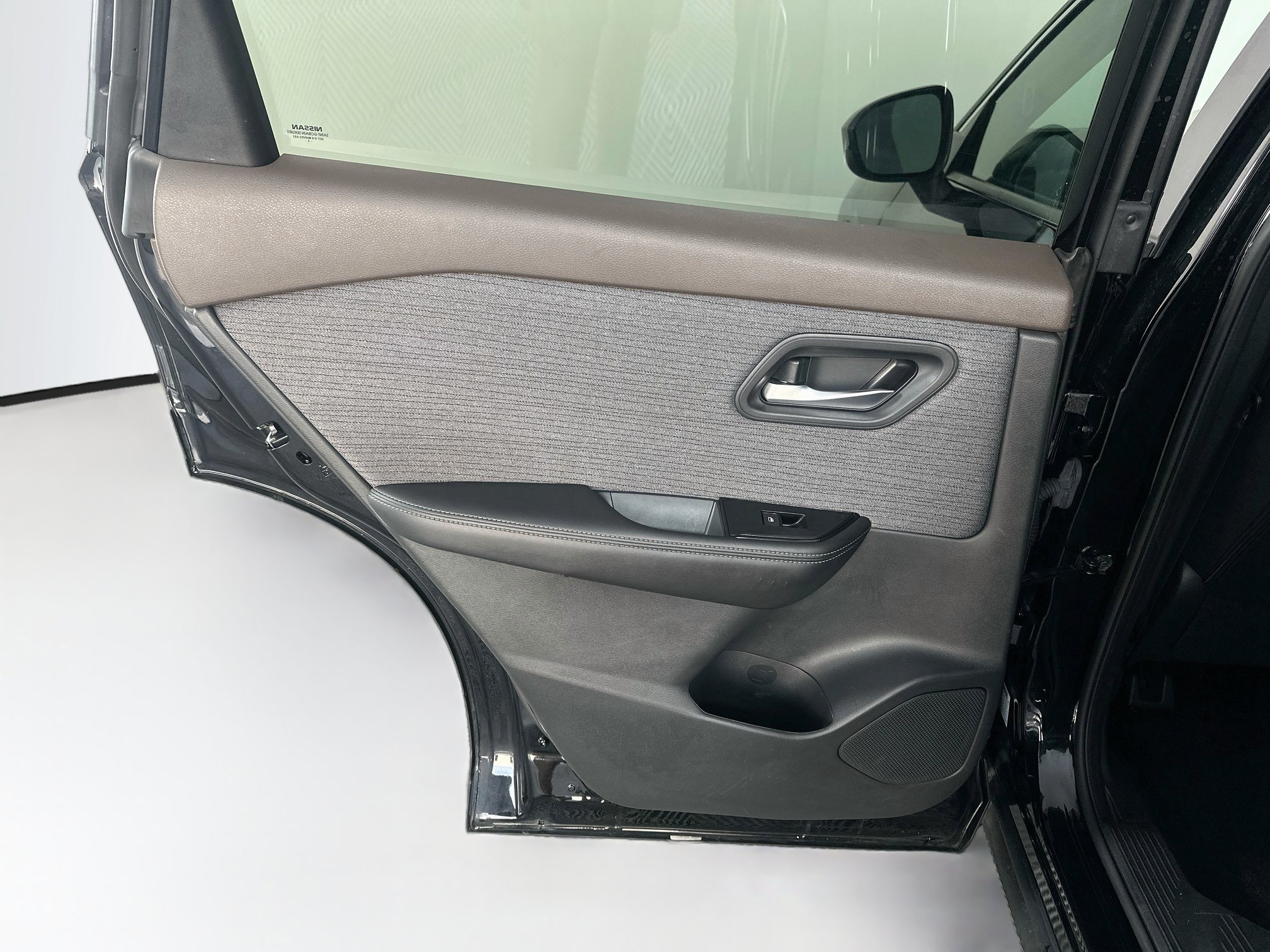 Used 2023 Nissan Rogue SV FWD image 25