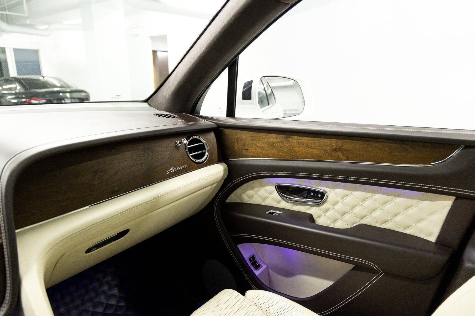 Used 2023 Bentley Bentayga AWD/4WD image 42