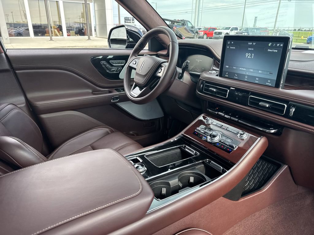 Certified 2023 Lincoln Aviator Black Label w/ Dynamic Handling Package image 12