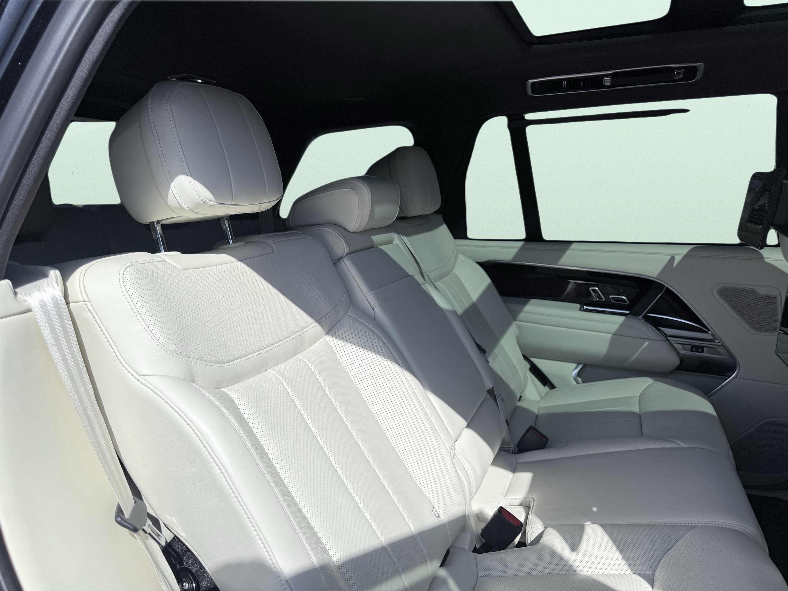 Used 2023 Land Rover Range Rover Long Wheelbase Autobiography image 54