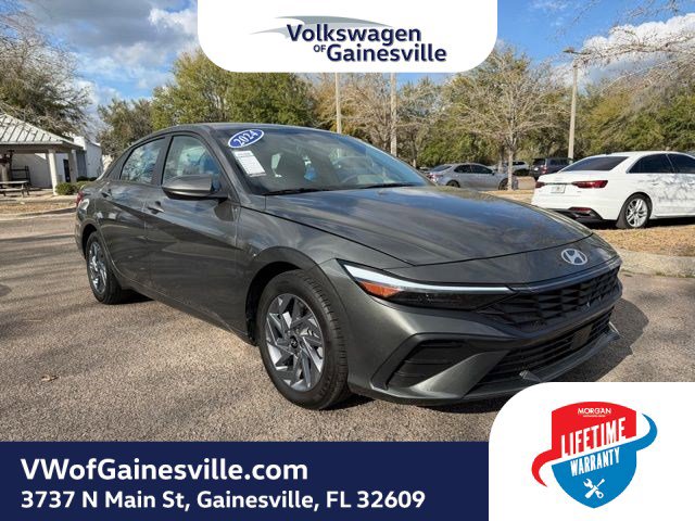 Used 2024 Hyundai Elantra SEL image 1