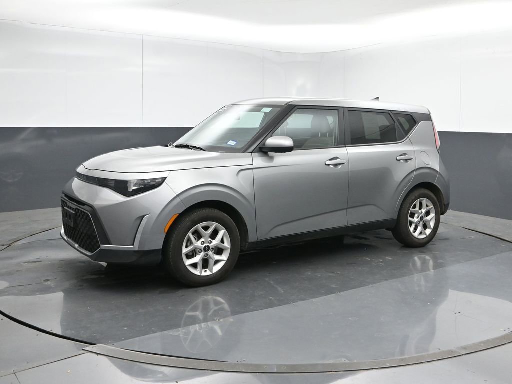 Used 2025 Kia Soul LX w/ LX Technology Package image 2