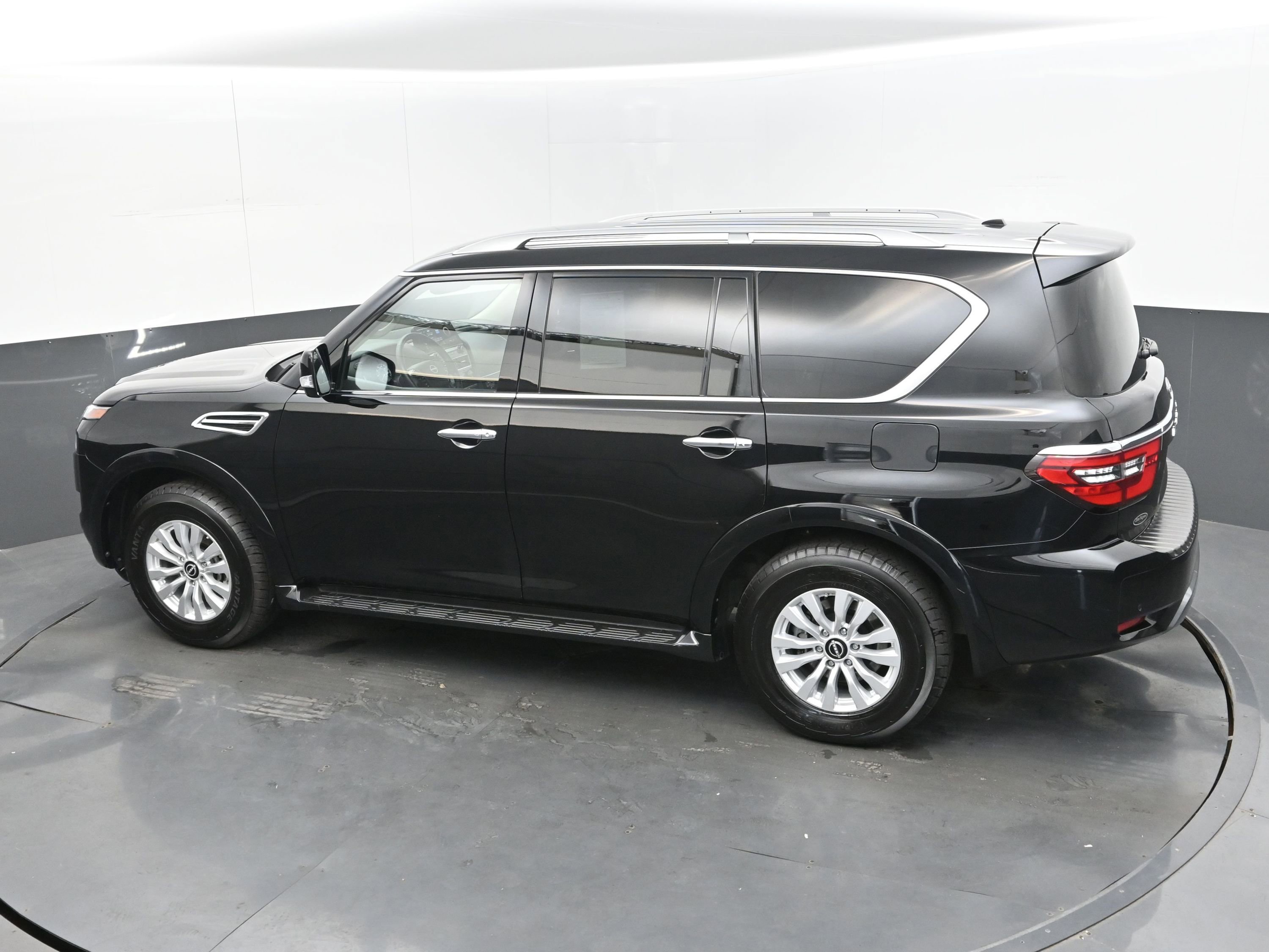 Used 2024 Nissan Armada SV image 33