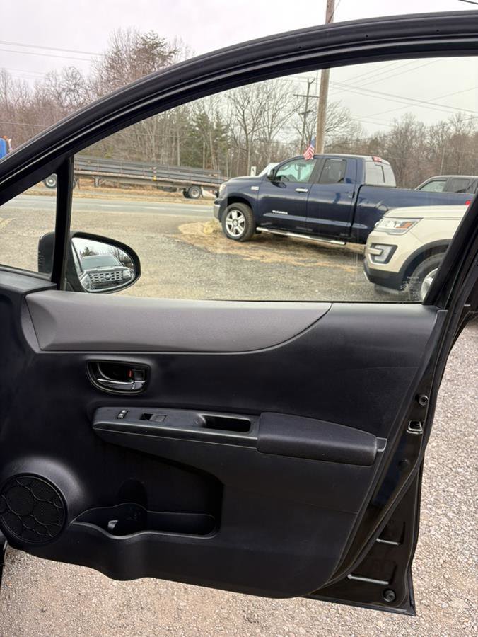 Used 2012 Toyota Yaris SE image 23