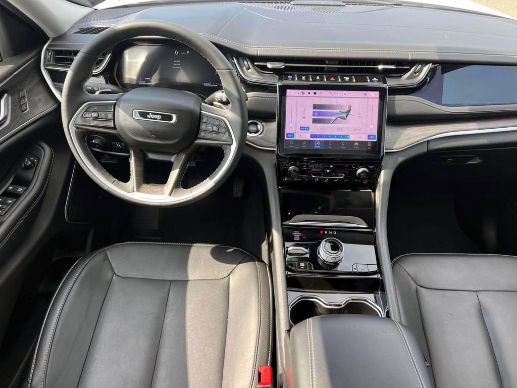 Used 2022 Jeep Grand Cherokee Limited 4xe image 12