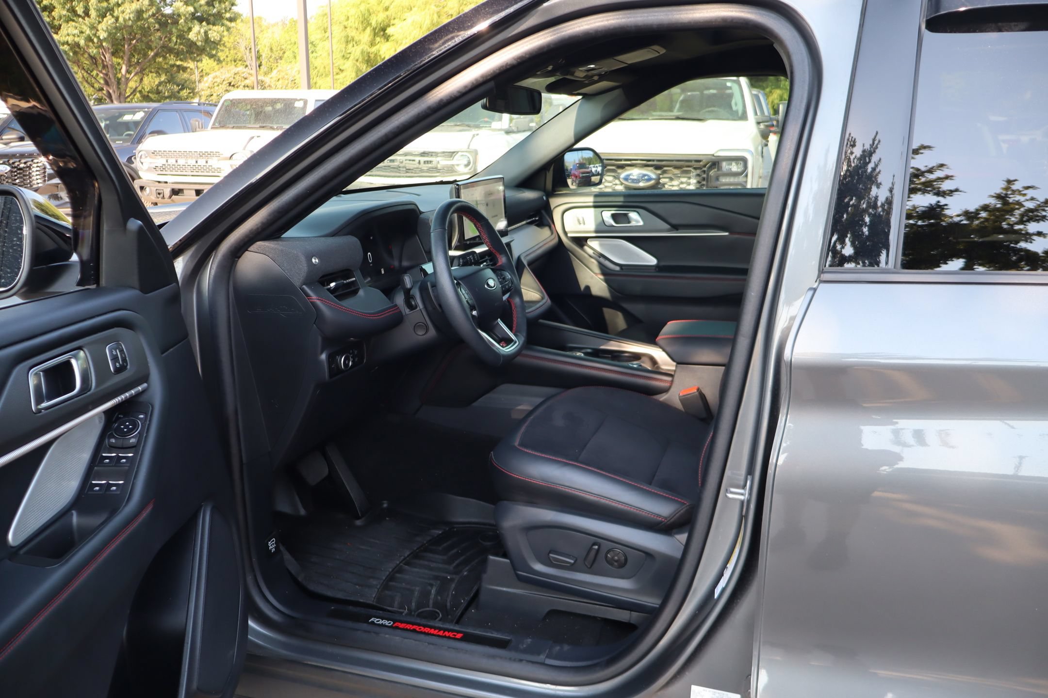 Certified 2025 Ford Explorer ST AWD/4WD image 26