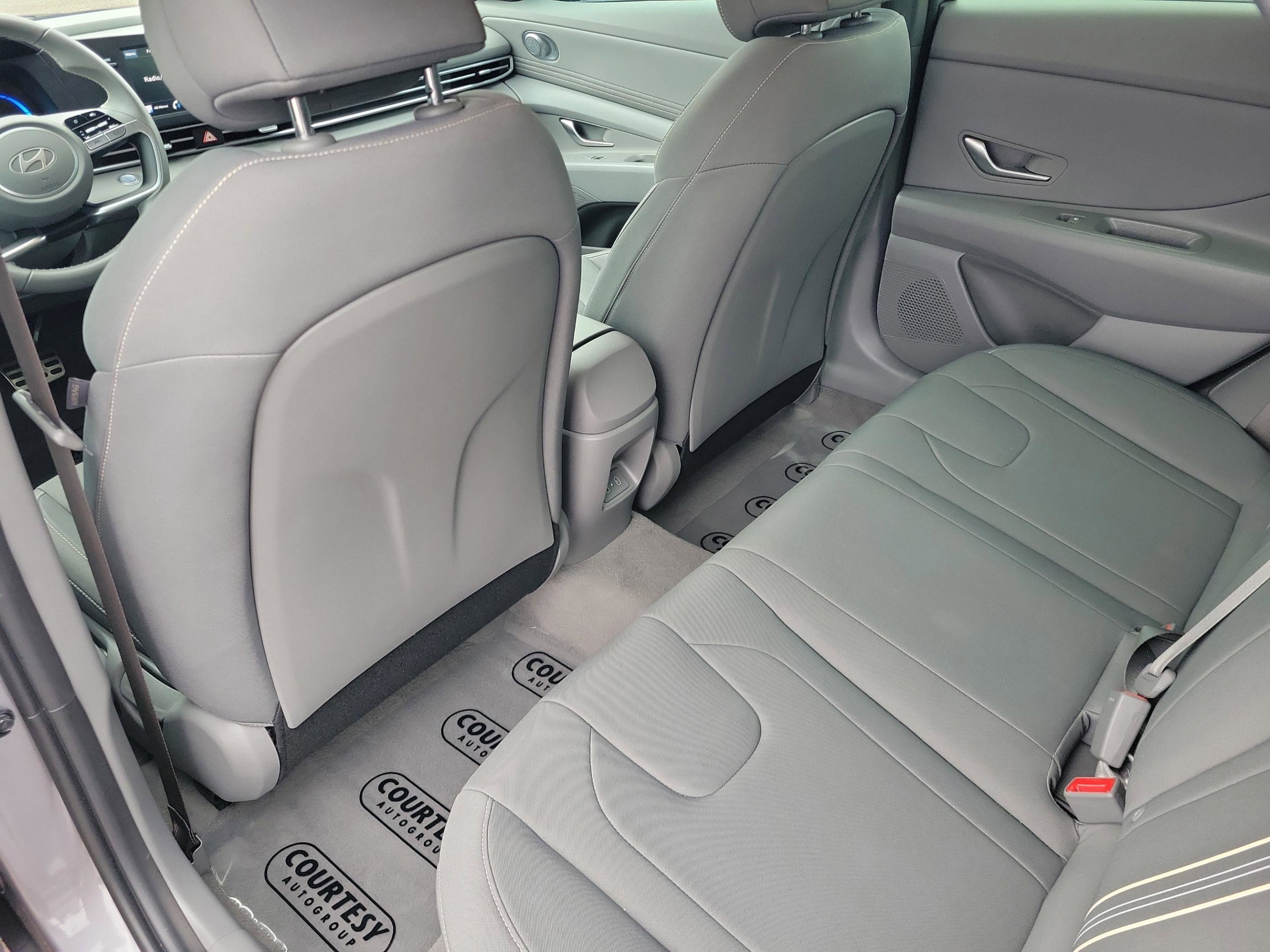 Certified 2025 Hyundai Elantra Sport image 11