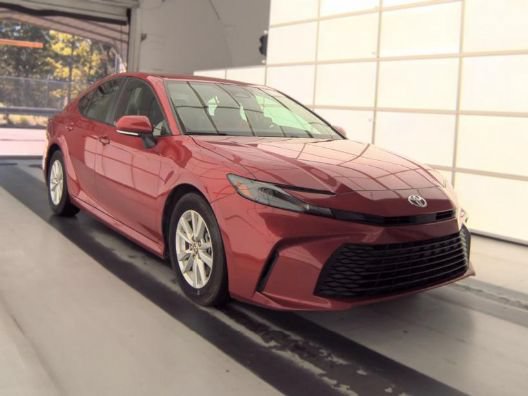 Used 2025 Toyota Camry LE w/ Convenience Package FWD image 1